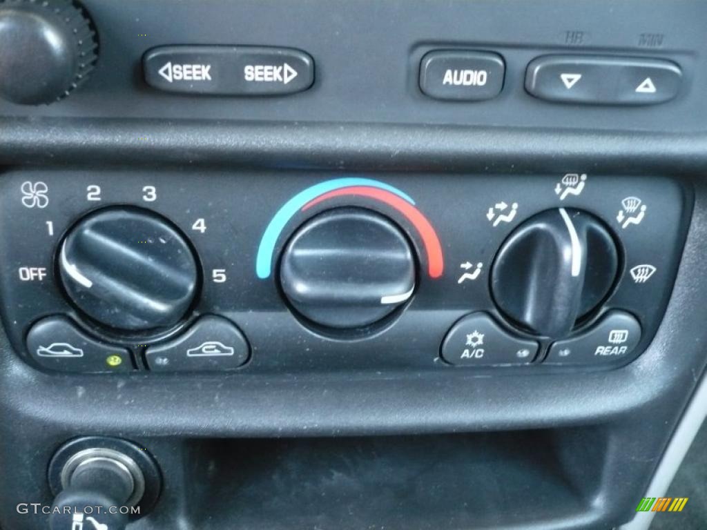 2005 Chevrolet Classic Standard Classic Model Controls Photo #48126367