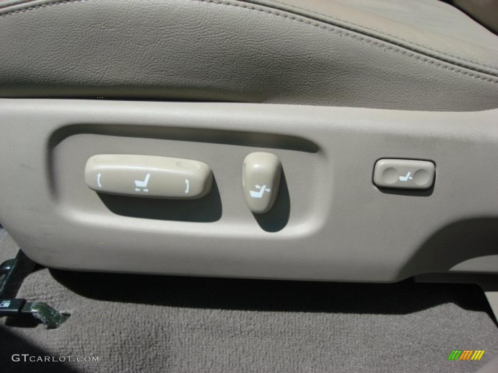 2005 Sequoia SR5 4WD - Desert Sand Mica / Taupe photo #16