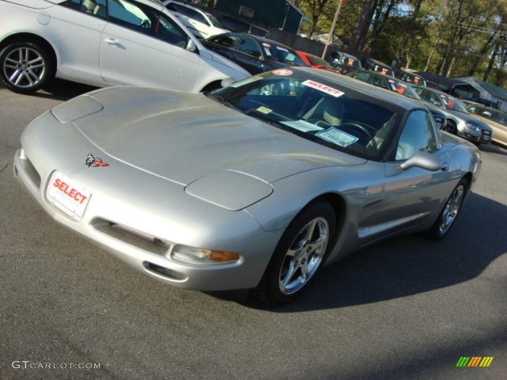 Machine Silver Metallic 2004 Chevrolet Corvette Coupe Exterior Photo #48132152