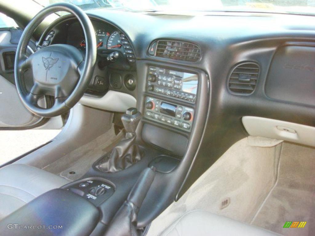 2004 Corvette Coupe - Machine Silver Metallic / Light Gray photo #12