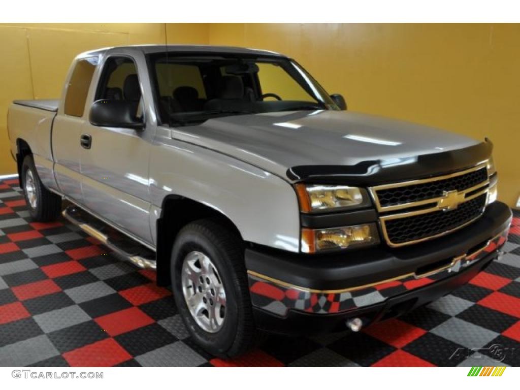 2006 Silverado 1500 LS Extended Cab 4x4 - Sandstone Metallic / Dark Charcoal photo #1