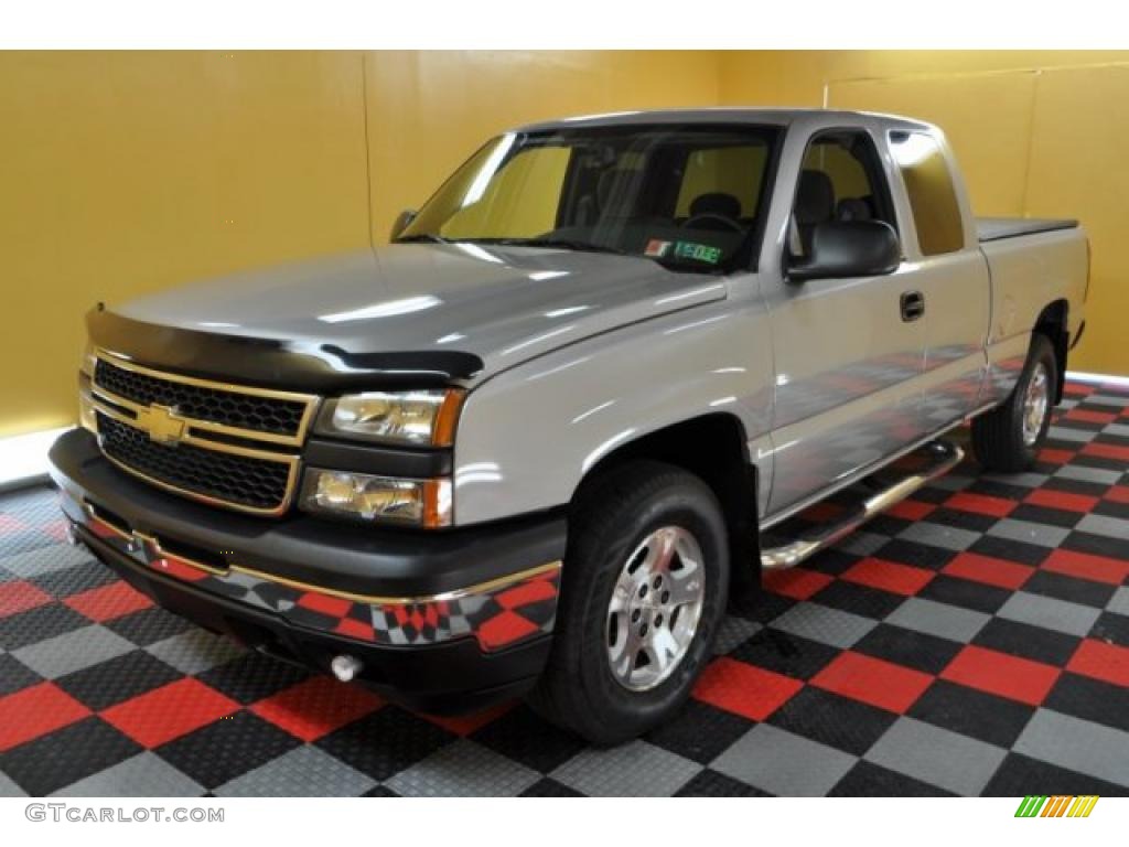 2006 Silverado 1500 LS Extended Cab 4x4 - Sandstone Metallic / Dark Charcoal photo #2