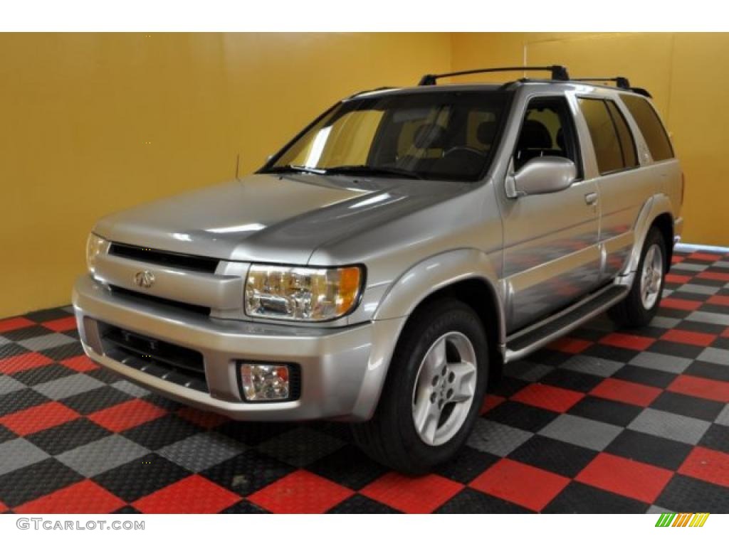 Brilliant Silver Metallic 2002 Infiniti QX4 4x4 Exterior Photo #48135143
