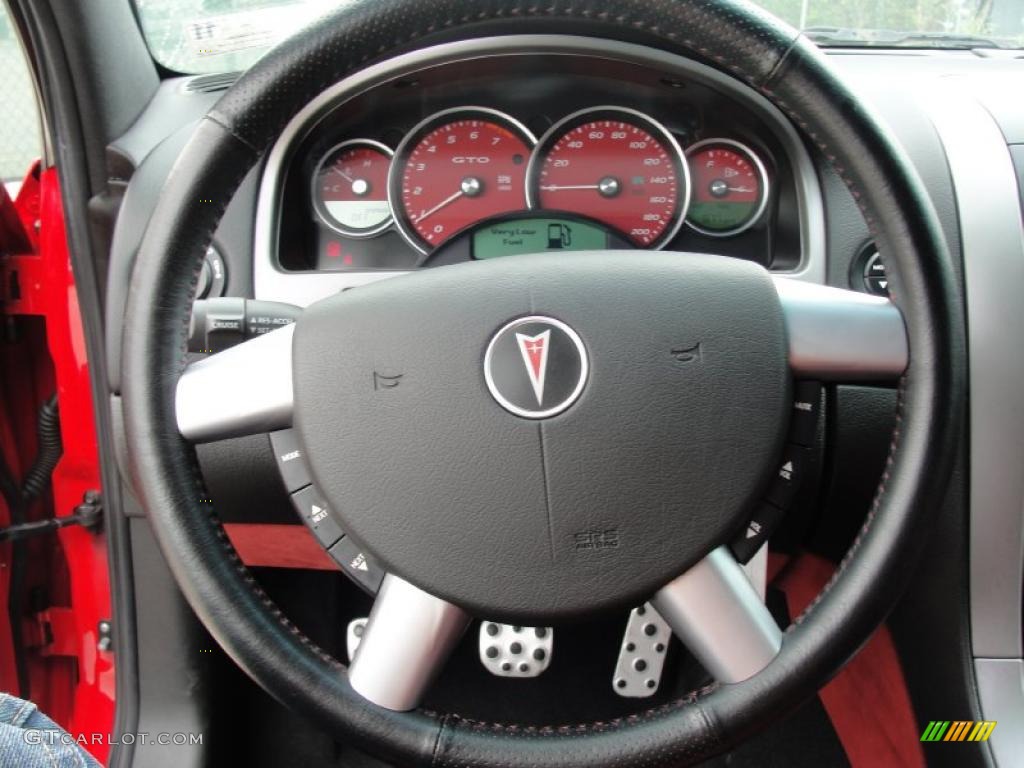 2006 Pontiac GTO Coupe Red Steering Wheel Photo #48137373