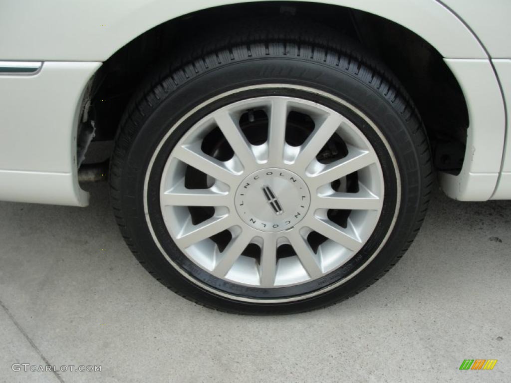 2006 Lincoln Town Car Signature Wheel Photo #48137583