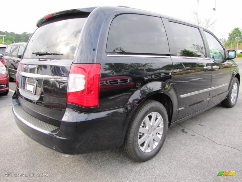 2011 Town & Country Touring - L - Blackberry Pearl / Black/Light Graystone photo #3