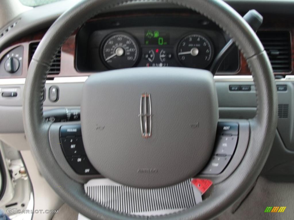 2006 Lincoln Town Car Signature Light Camel Steering Wheel Photo #48137991