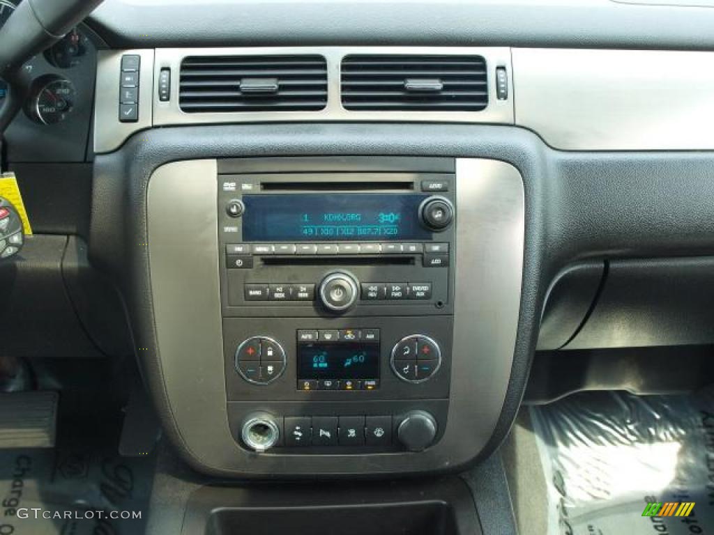 2007 Chevrolet Suburban 1500 LTZ 4x4 Controls Photo #48138858