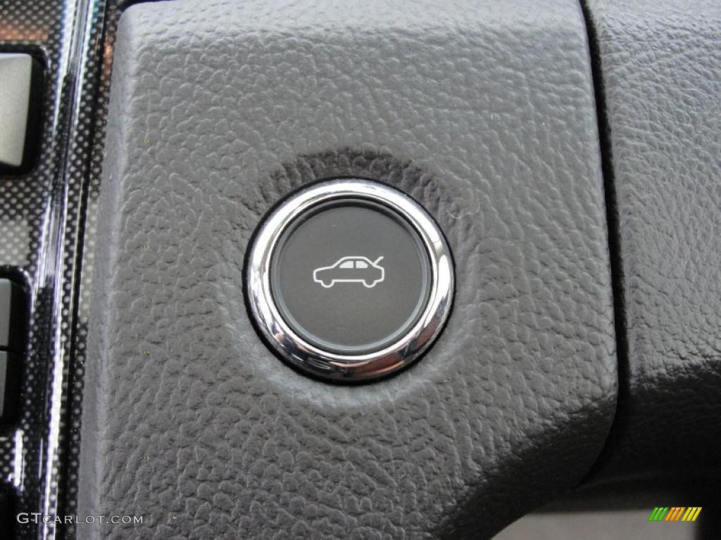 2010 Ford Taurus SHO AWD Controls Photo #48140490