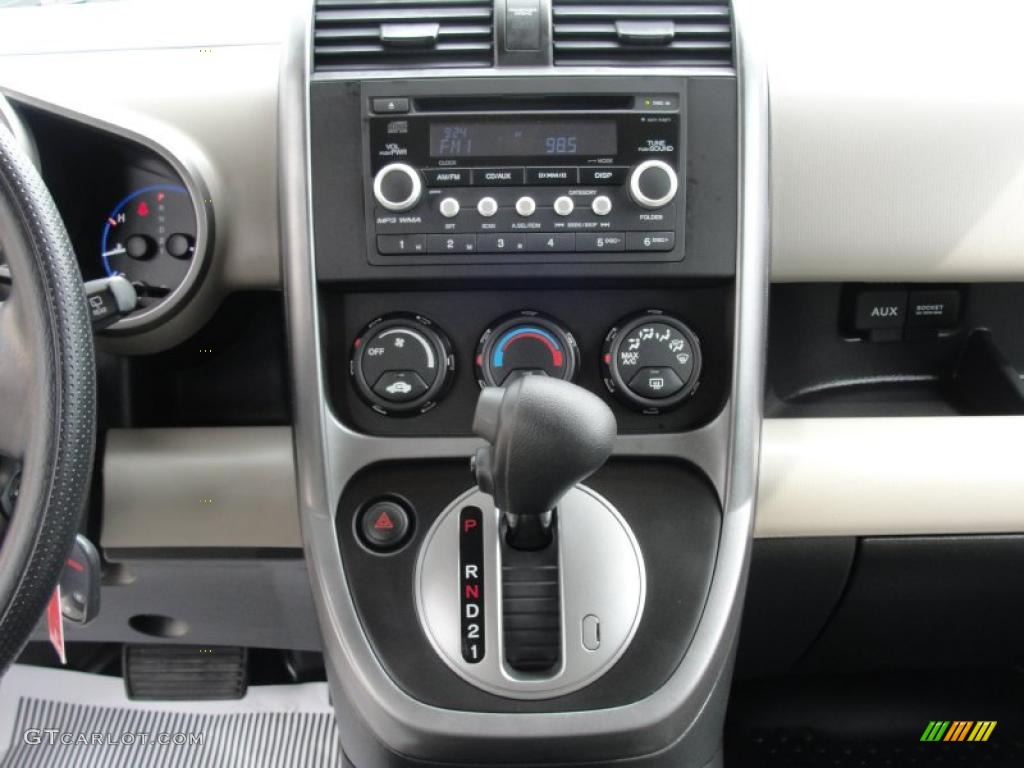 2011 Honda Element EX 4WD Controls Photo #48141189