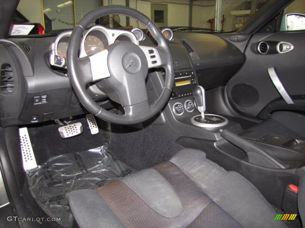 Carbon Interior 2005 Nissan 350Z Enthusiast Roadster Photo #48142890