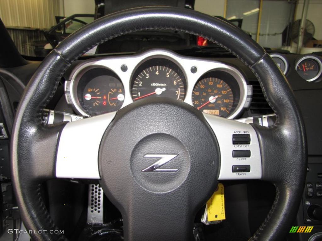 2005 Nissan 350Z Enthusiast Roadster Carbon Steering Wheel Photo #48142905