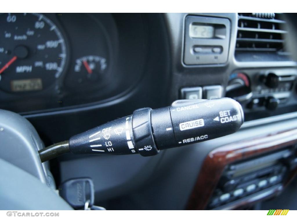 2002 Isuzu Rodeo LS 4WD Controls Photo #48144162