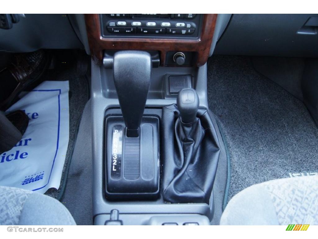 2002 Isuzu Rodeo LS 4WD Transmission Photos