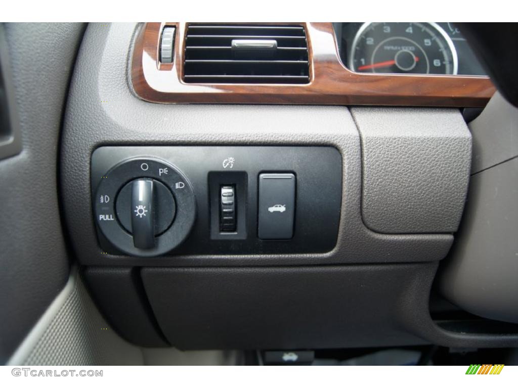 2008 Taurus SEL - Oxford White / Camel photo #35