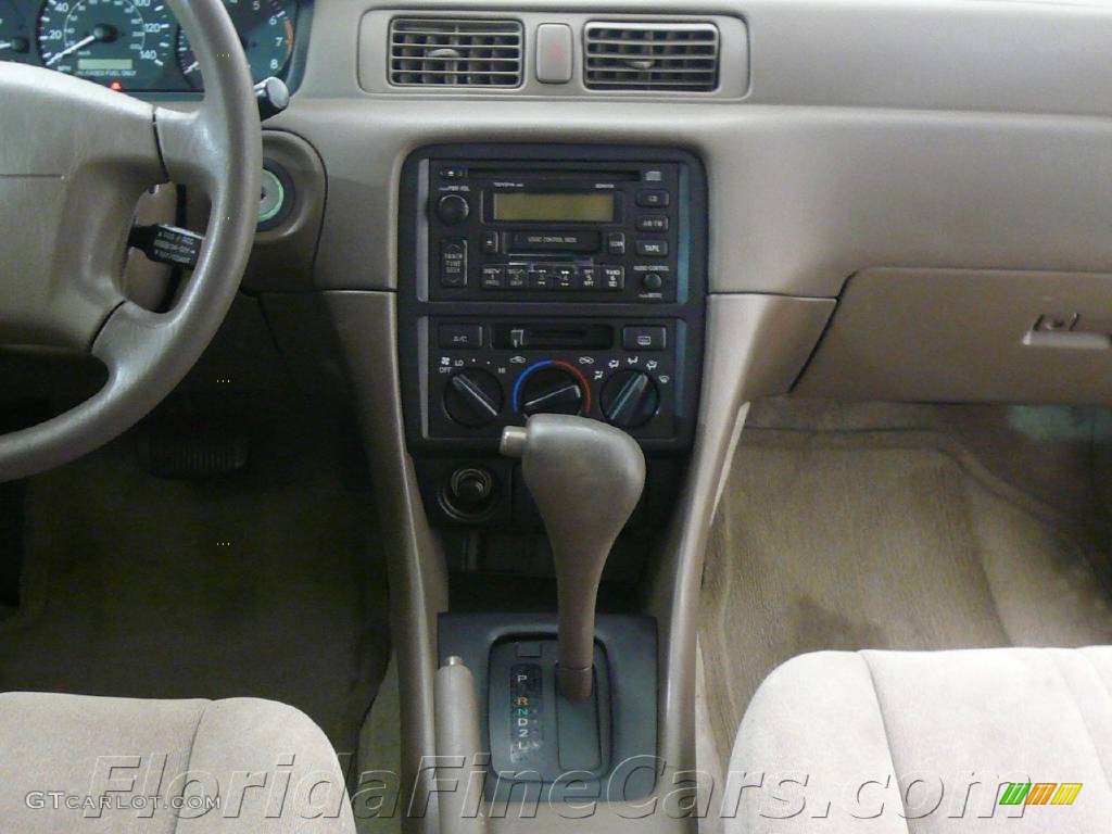 1999 Camry LE V6 - Cashmere Beige Metallic / Oak photo #18