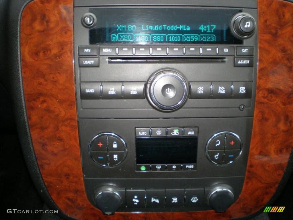 2007 Chevrolet Suburban 1500 LT 4x4 Controls Photo #48148064