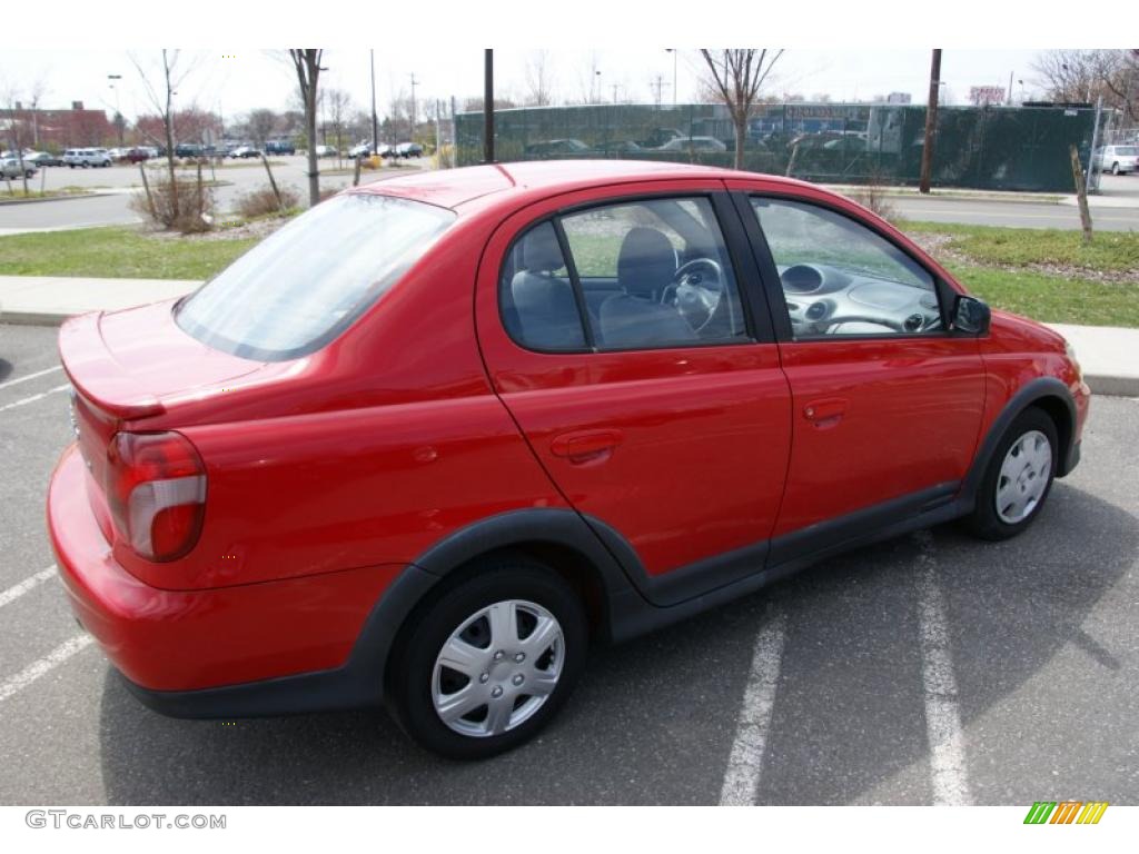 2001 ECHO Sedan - Absolutely Red / Warm Gray photo #4