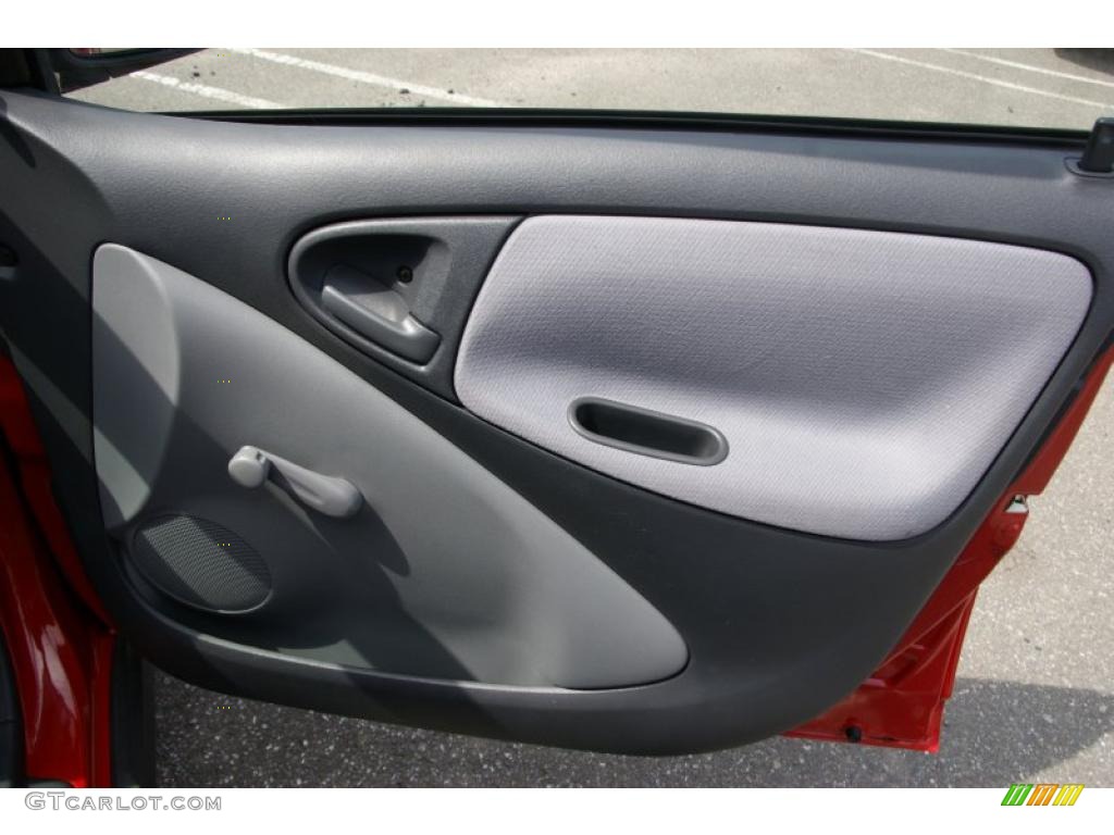 2001 ECHO Sedan - Absolutely Red / Warm Gray photo #16