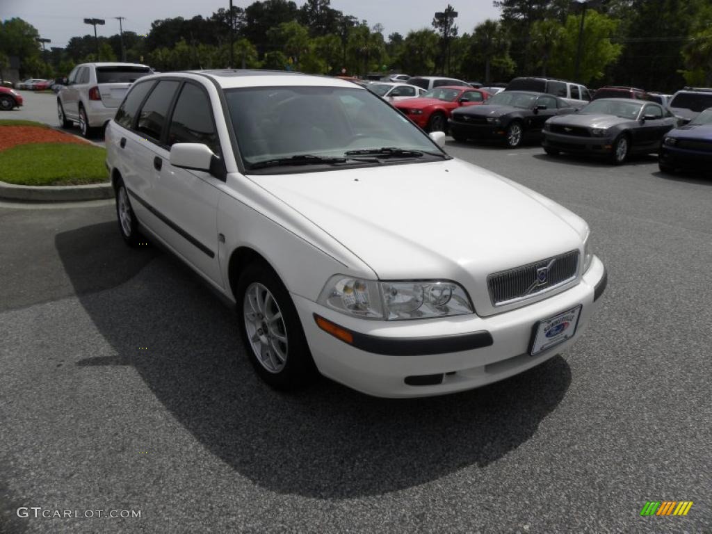2001 V40  - White / Taupe/Light Taupe photo #1