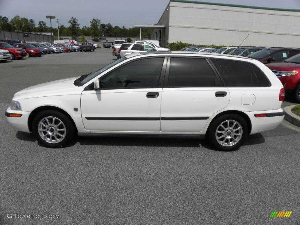 2001 V40  - White / Taupe/Light Taupe photo #2