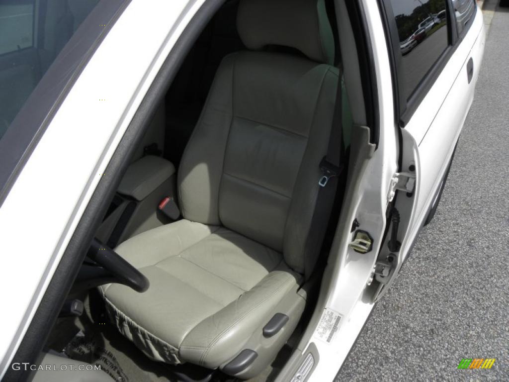 2001 V40  - White / Taupe/Light Taupe photo #5