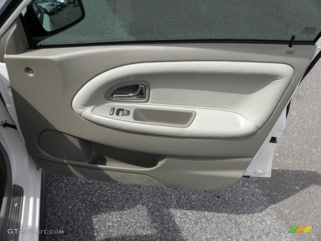 2001 V40  - White / Taupe/Light Taupe photo #10