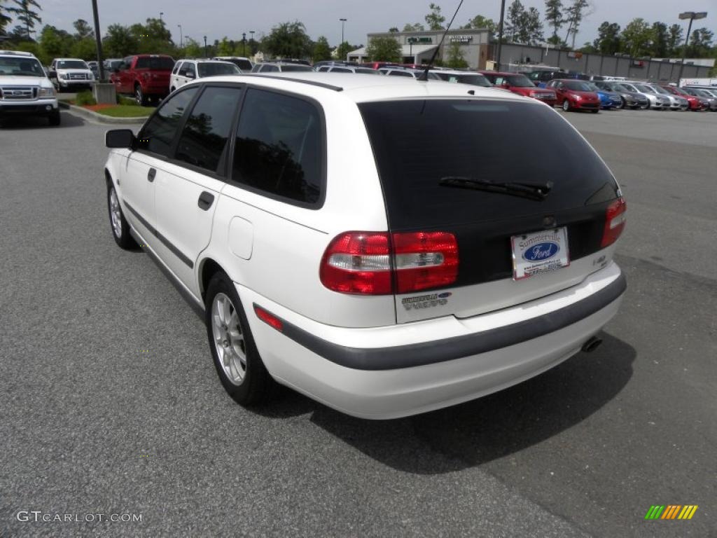 2001 V40  - White / Taupe/Light Taupe photo #16