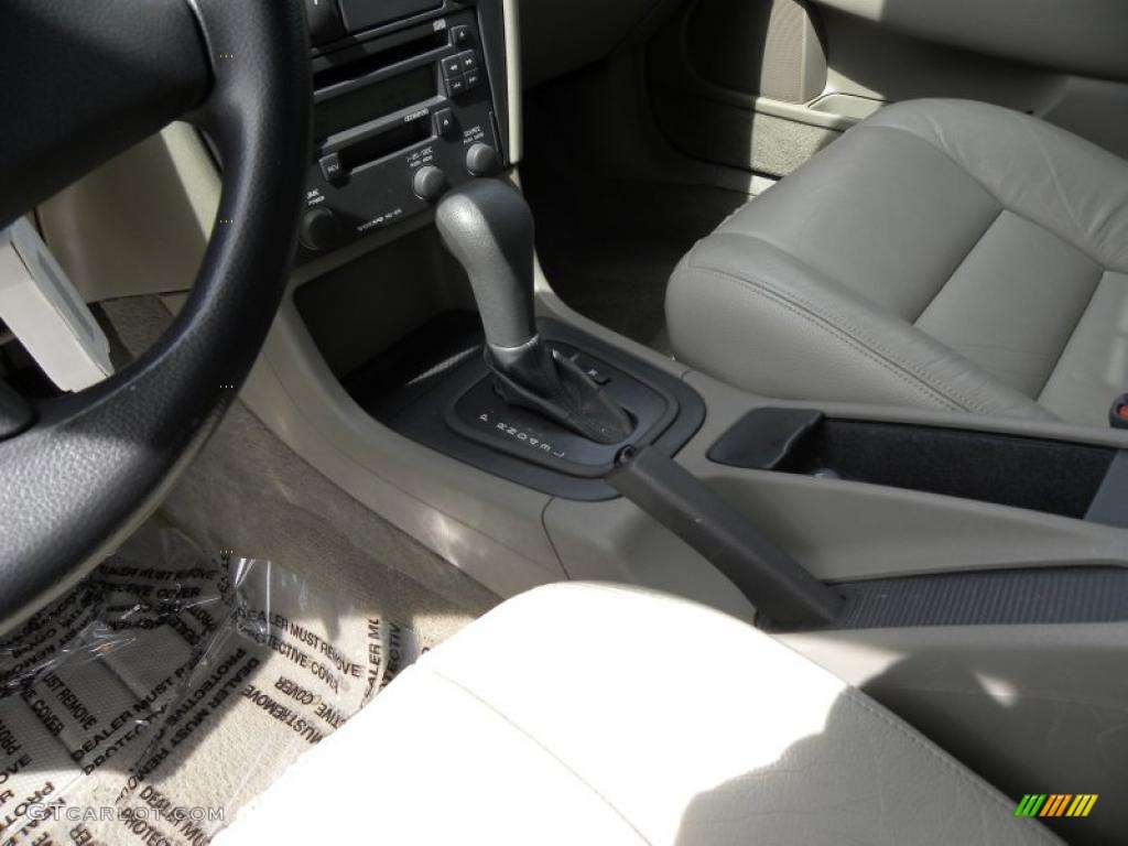 2001 V40  - White / Taupe/Light Taupe photo #20