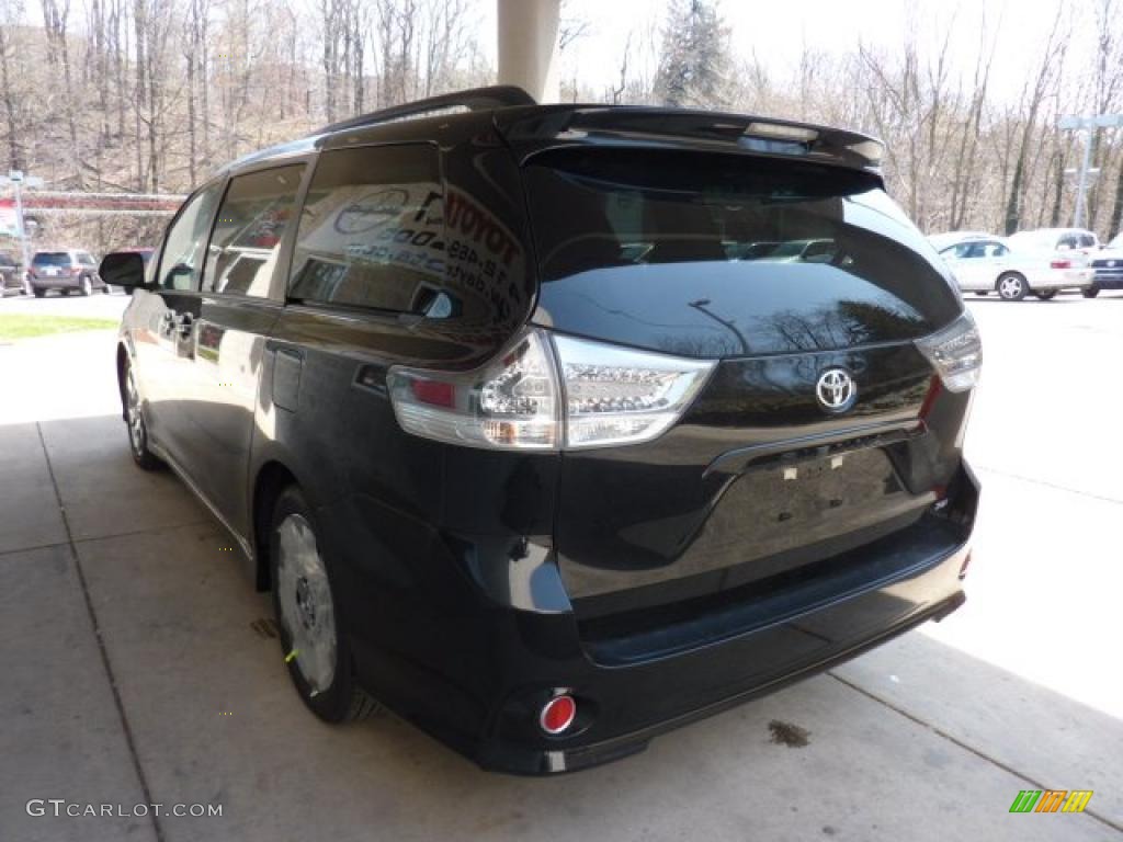 2011 Sienna SE - Black / Dark Charcoal photo #4