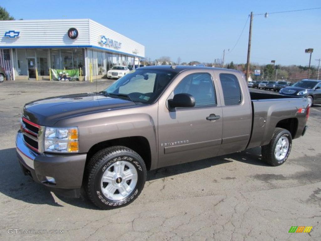 2008 Silverado 1500 Z71 Extended Cab 4x4 - Desert Brown Metallic / Light Cashmere/Ebony Accents photo #1