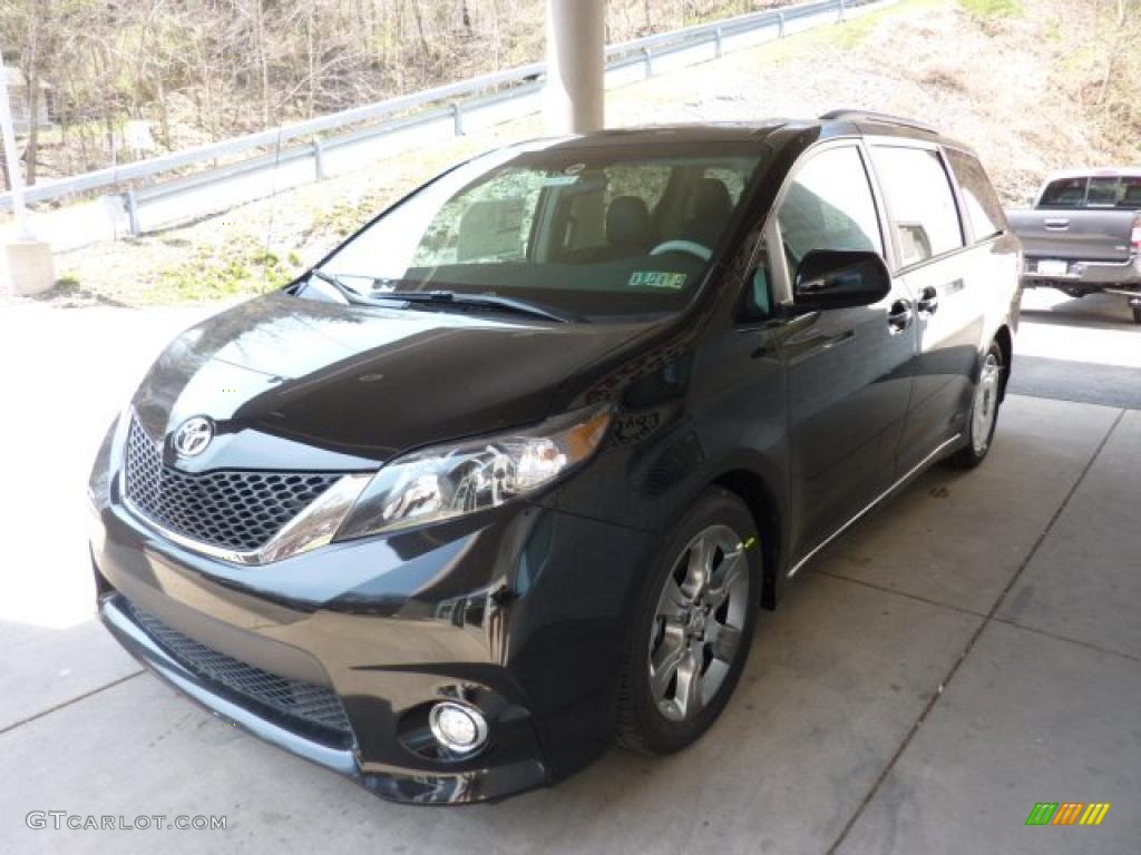 2011 Sienna SE - Black / Dark Charcoal photo #5