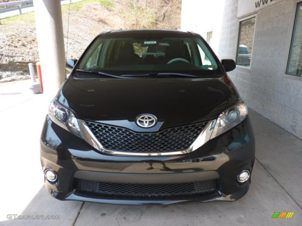 2011 Sienna SE - Black / Dark Charcoal photo #6