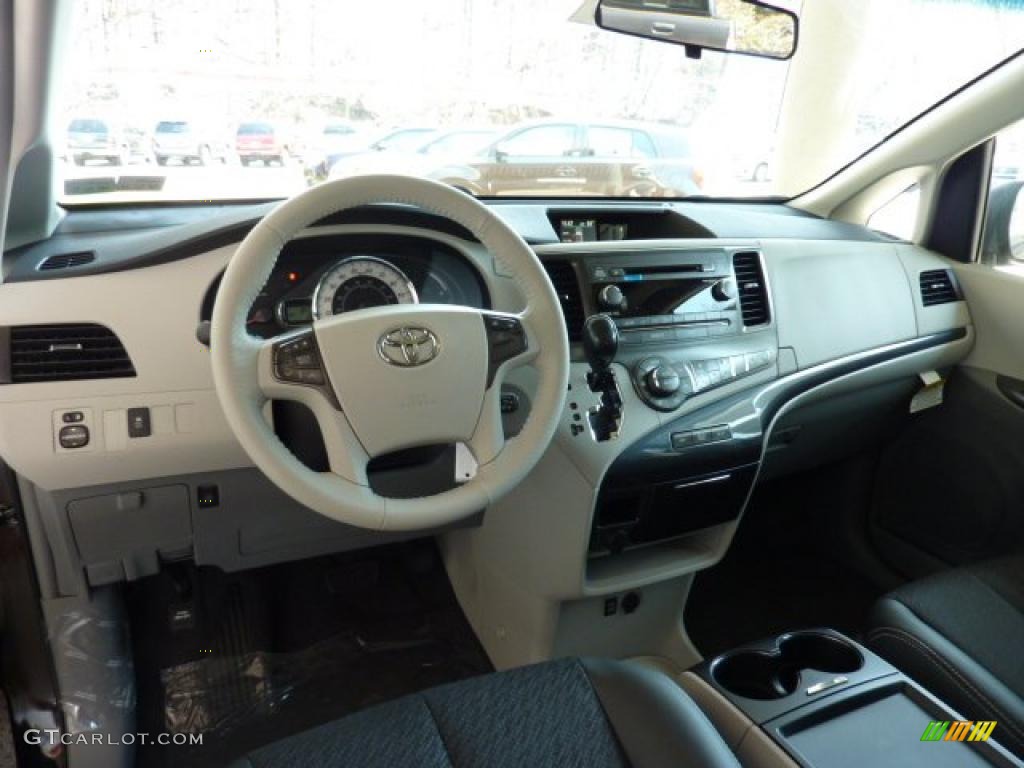 Dark Charcoal Interior 2011 Toyota Sienna SE Photo #48152984