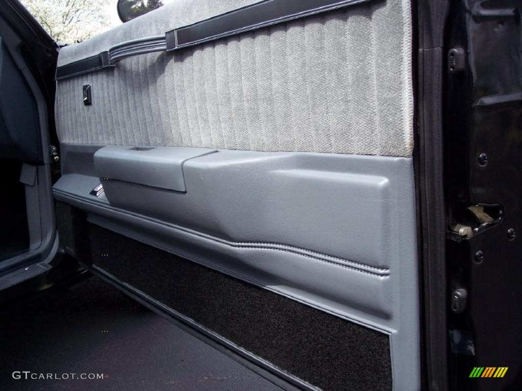 1987 Buick Regal Grand National Black/Gray Door Panel Photo #48155084
