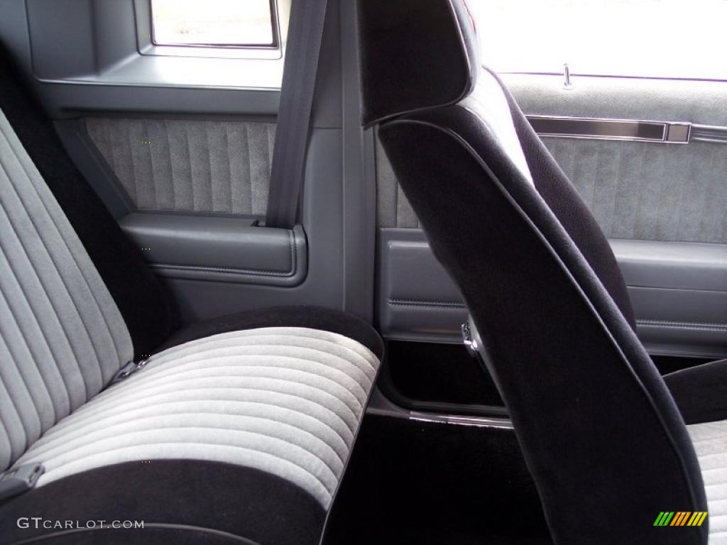 Black/Gray Interior 1987 Buick Regal Grand National Photo #48155096