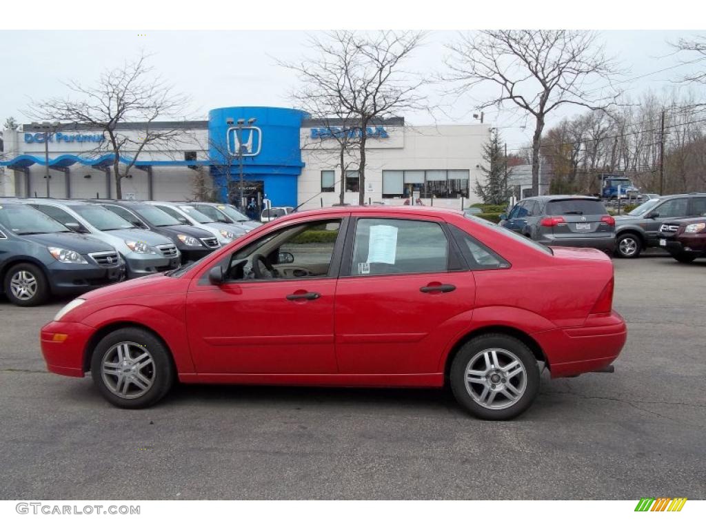 2000 Focus SE Sedan - Infra-Red / Medium Parchment photo #1