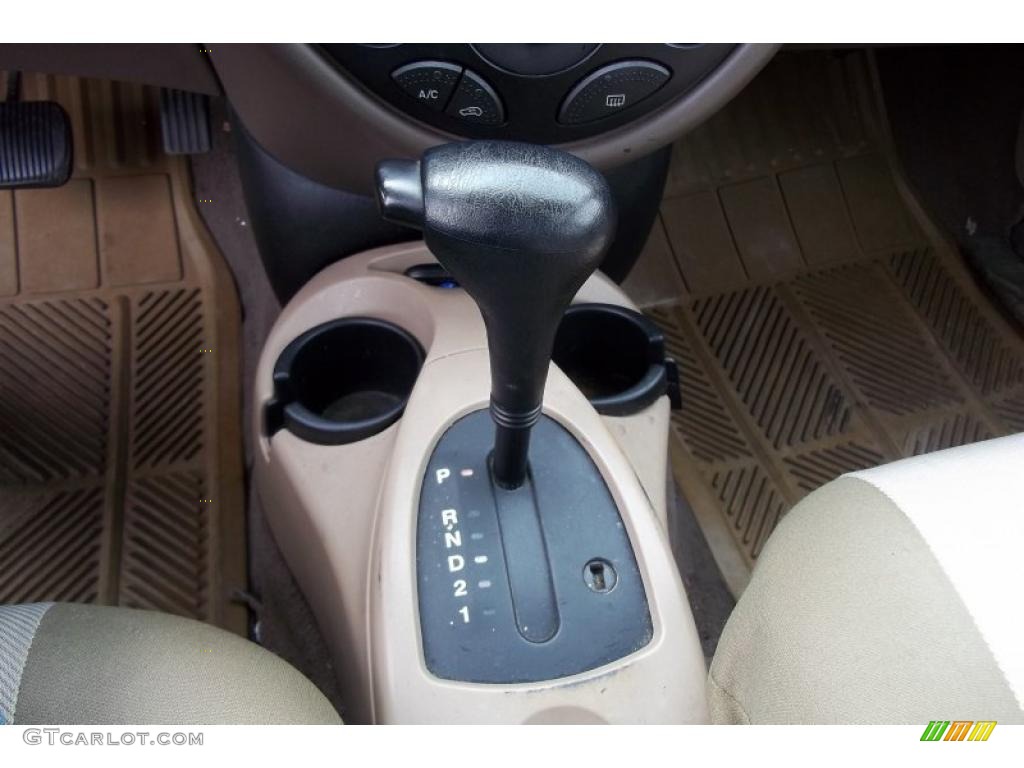 2000 Ford Focus SE Sedan Transmission Photos