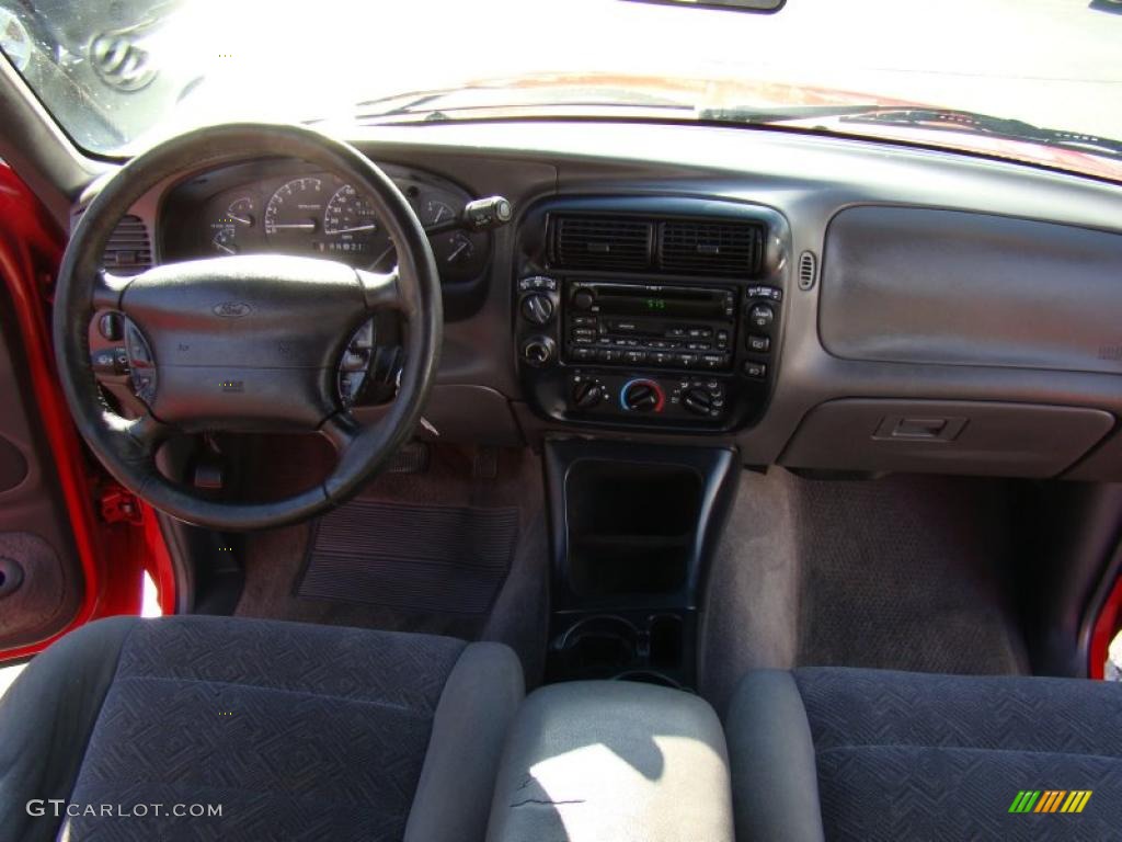1999 Explorer XLT 4x4 - Bright Red Clearcoat / Medium Graphite Grey photo #18