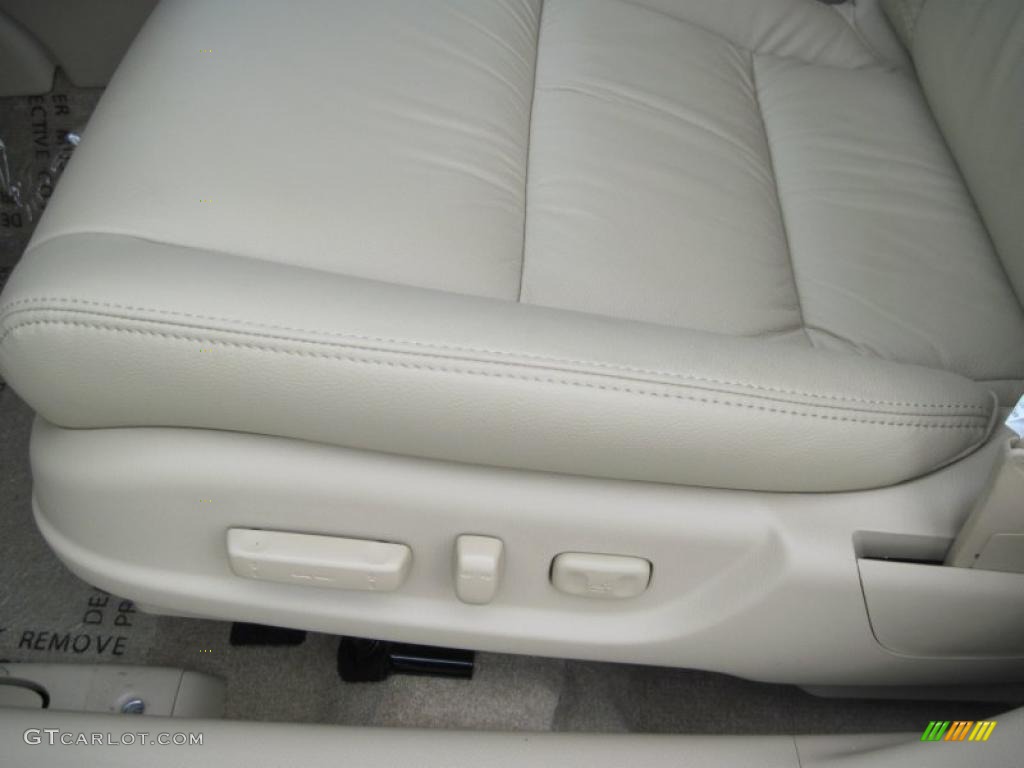 2011 Accord EX-L V6 Sedan - Taffeta White / Ivory photo #11