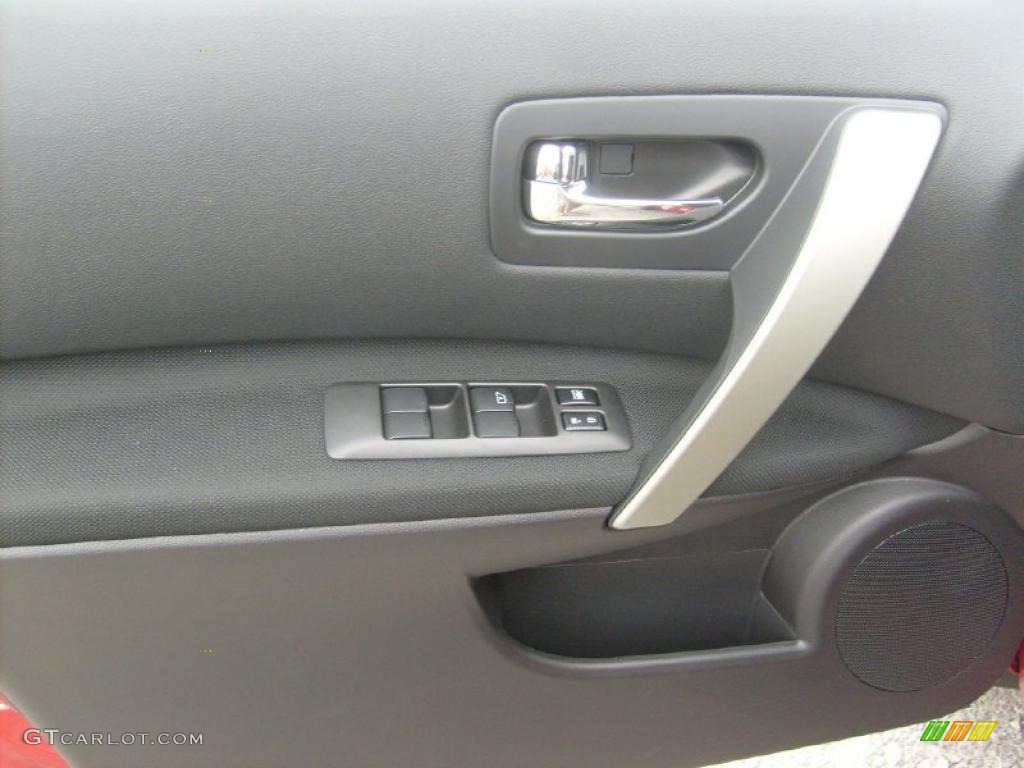 2011 Rogue SV AWD - Cayenne Red / Black photo #14