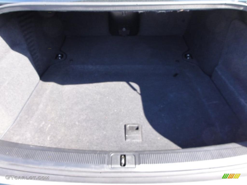 2001 Audi S8 4.2 quattro Trunk Photos