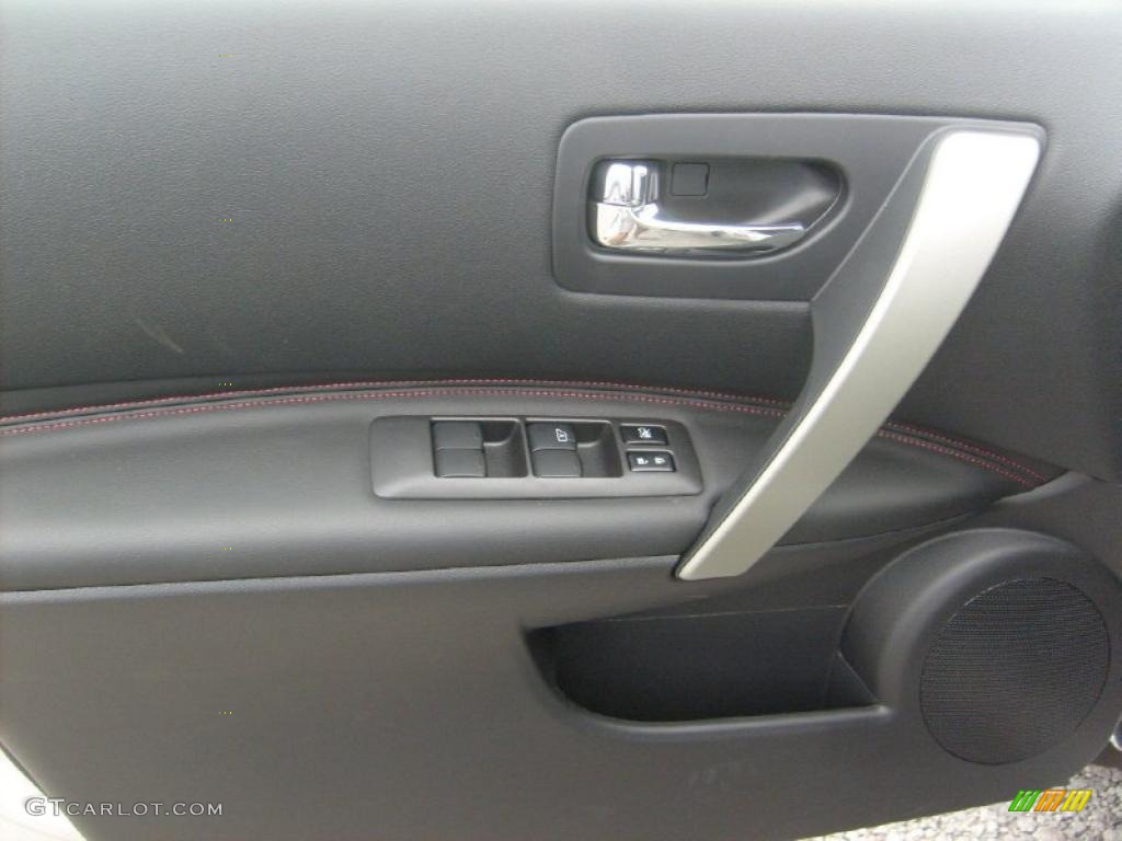 2011 Rogue SL AWD - Silver Ice Metallic / Black photo #14