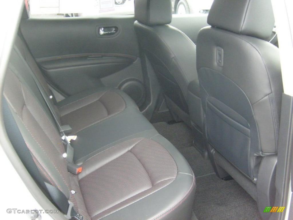 2011 Rogue SL AWD - Silver Ice Metallic / Black photo #17