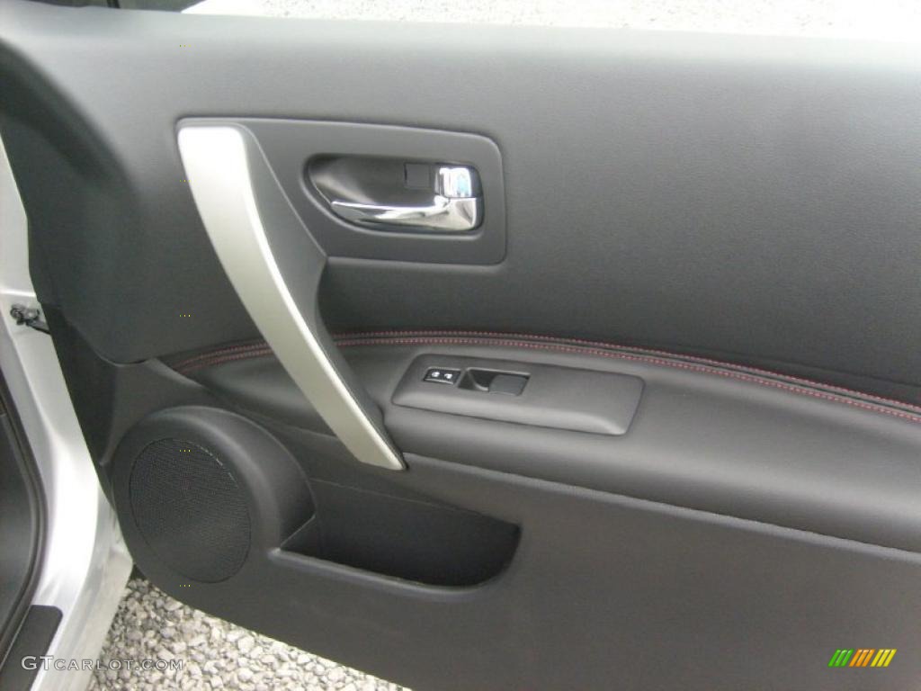2011 Rogue SL AWD - Silver Ice Metallic / Black photo #19