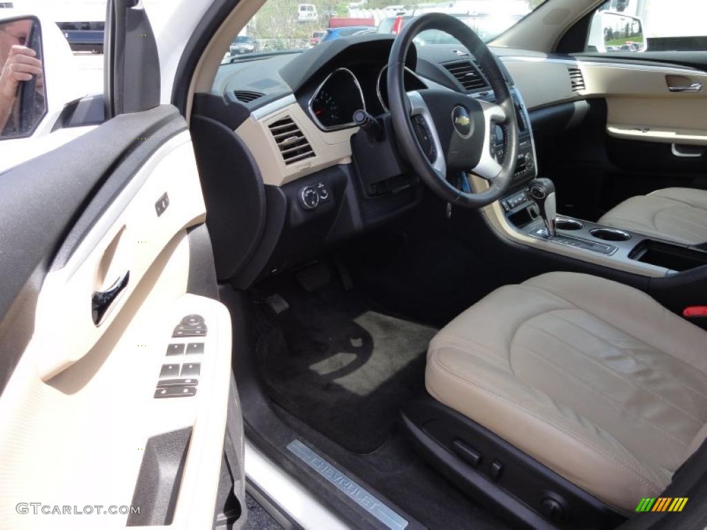 Cashmere/Ebony Interior 2009 Chevrolet Traverse LTZ AWD Photo #48170978
