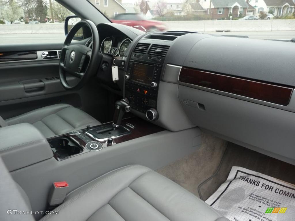 Kristal Gray Interior 2004 Volkswagen Touareg V8 Photo #48172667