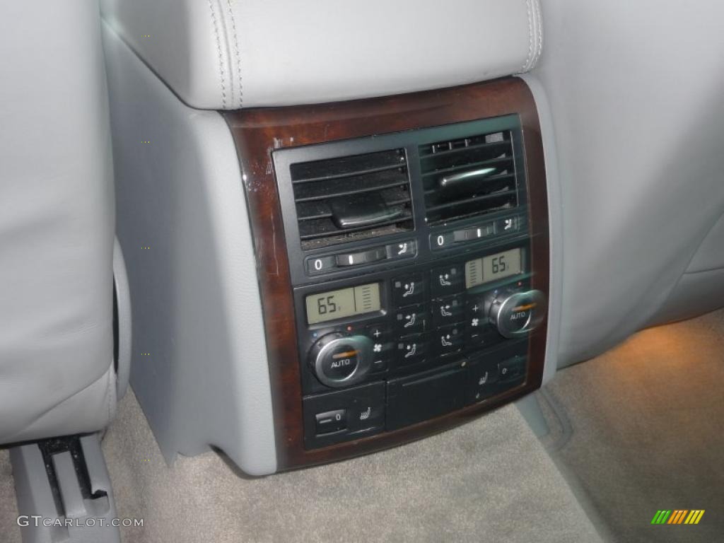 2004 Volkswagen Touareg V8 Controls Photo #48172721