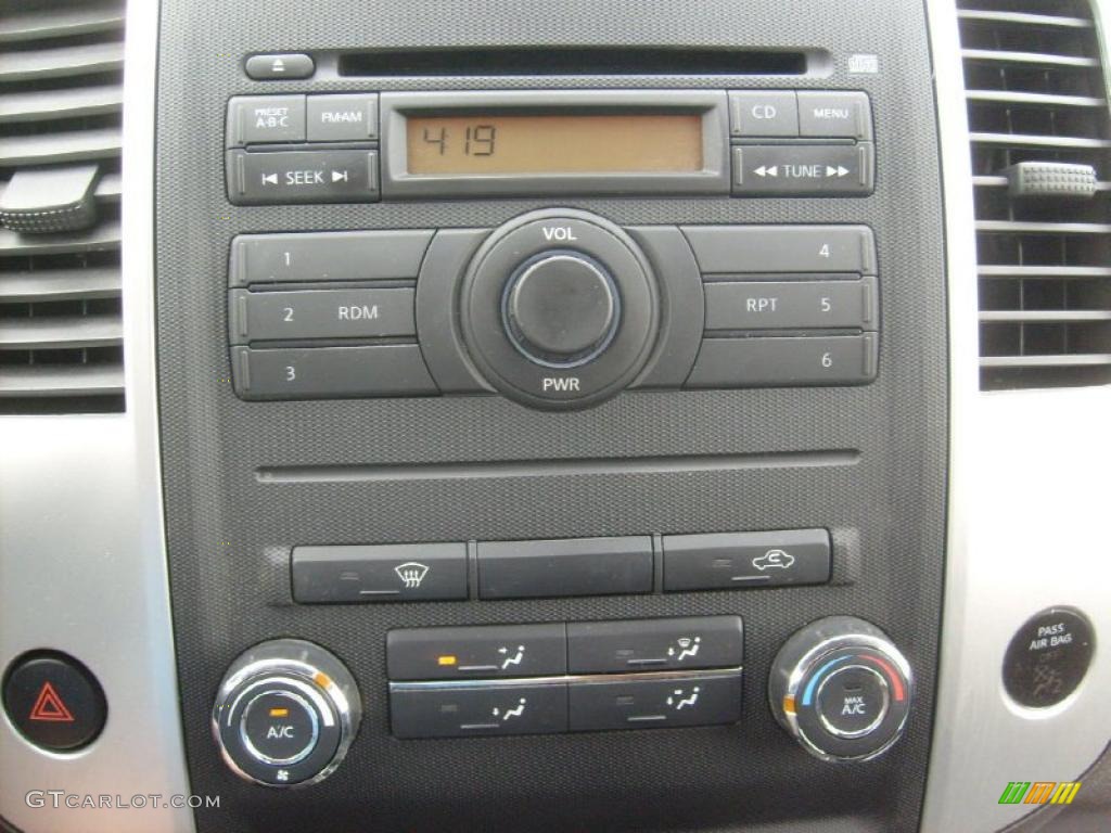 2010 Nissan Frontier SE V6 King Cab 4x4 Controls Photo #48175676