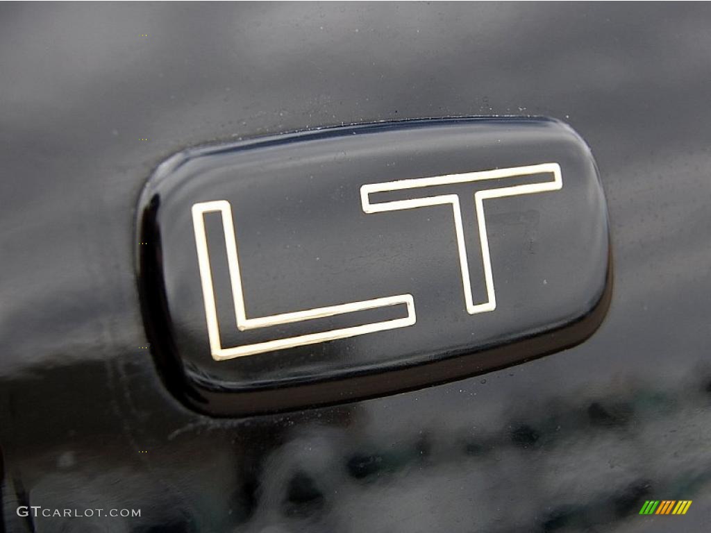 2004 Chevrolet Suburban 1500 LT 4x4 Marks and Logos Photo #48175685